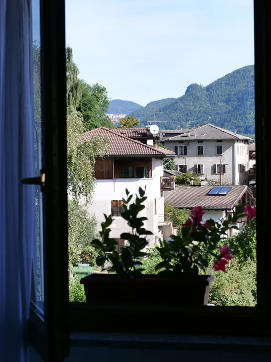 Vista Camera. Camera da letto dell'appartamento Casa Nausicaa a Costasavina, Pergine Valsugana