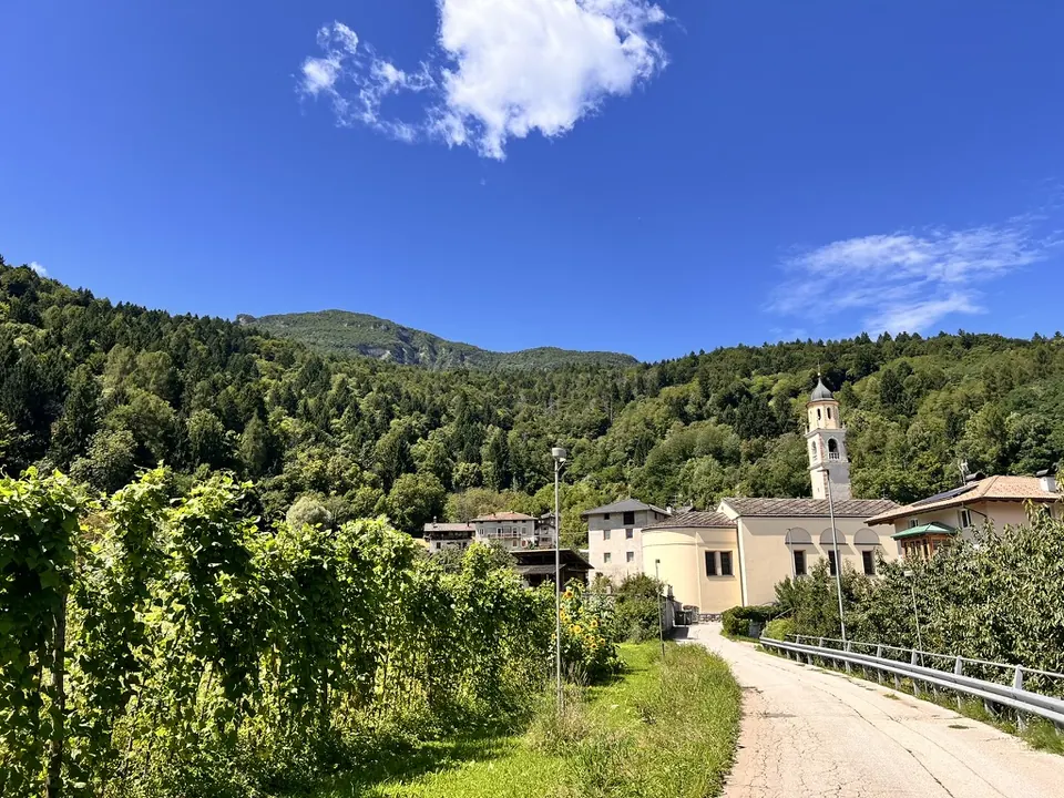 Vista Est abitazione. Vista dei dintorni da Casa Nausicaa a Costasavina, Pergine Valsugana